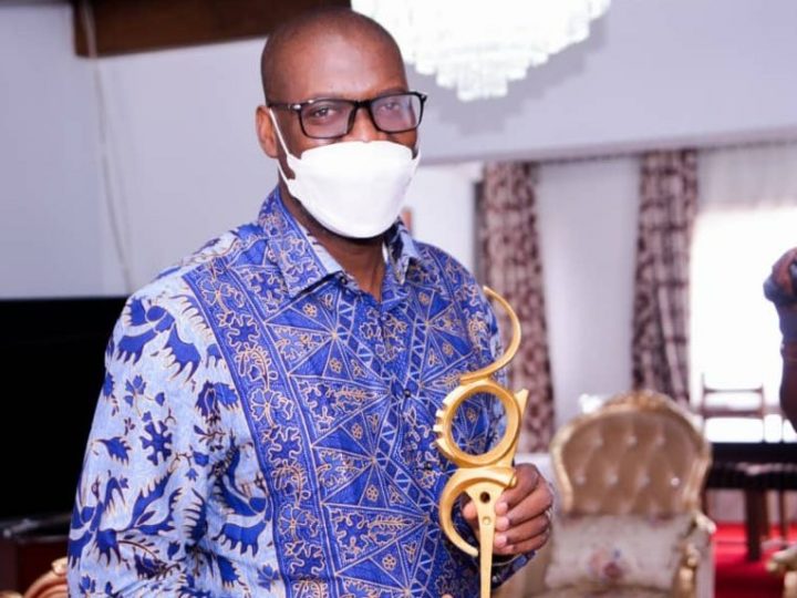 Lubumbashi : Culture, l’humoriste Marco dédie son trophée à Jacques Kyabula