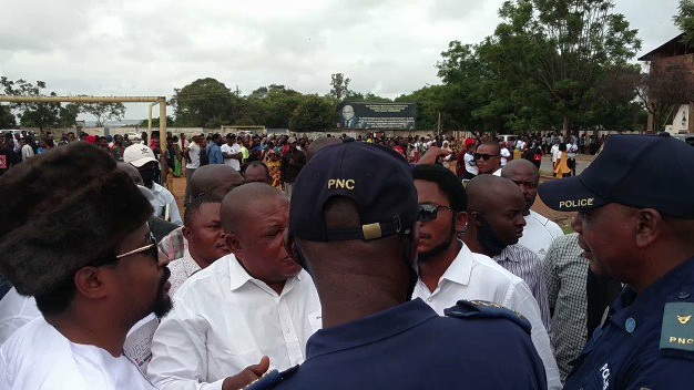 Lubumbashi : Les députés nationaux humiliés dans une marche pacifique