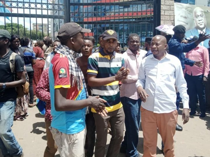 Lubumbashi : Grogne des creuseurs du site minier « Pumpe » devant le gouvernorat de province