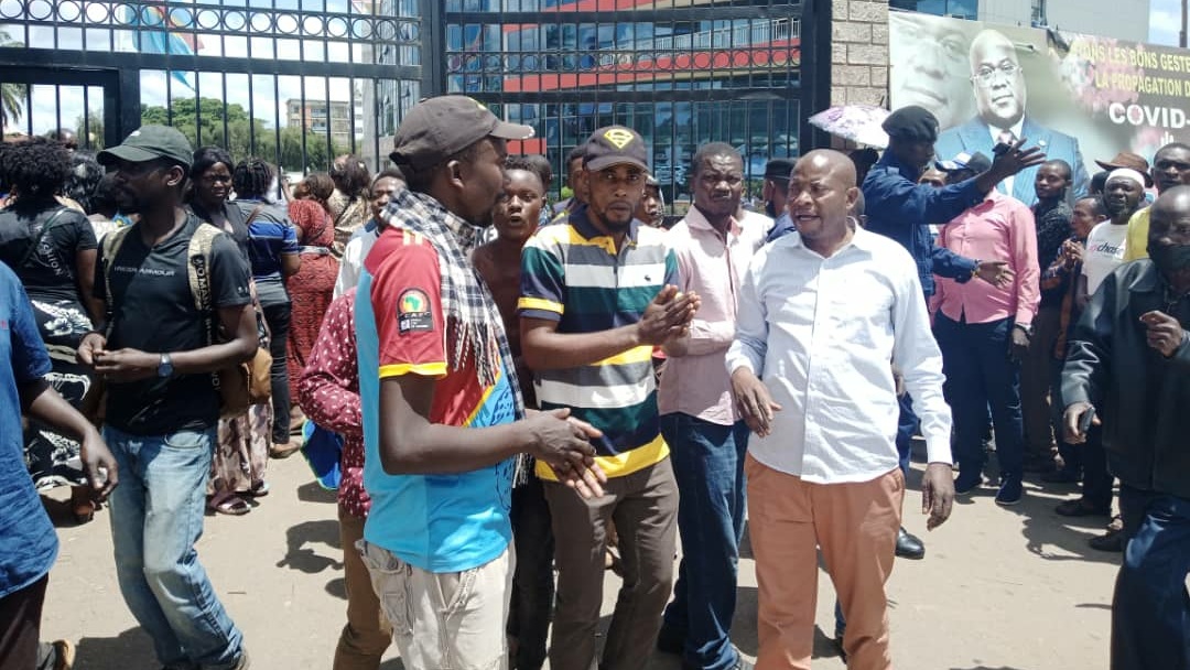 Lubumbashi : Grogne des creuseurs du site minier « Pumpe » devant le gouvernorat de province