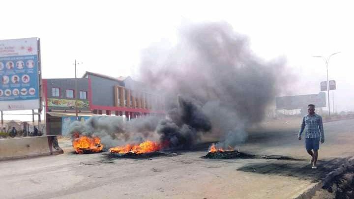 Lubumbashi :  Échauffourées, artères bloquées, pneus brûlés, les motocyclistes réclament leur retour au centre ville