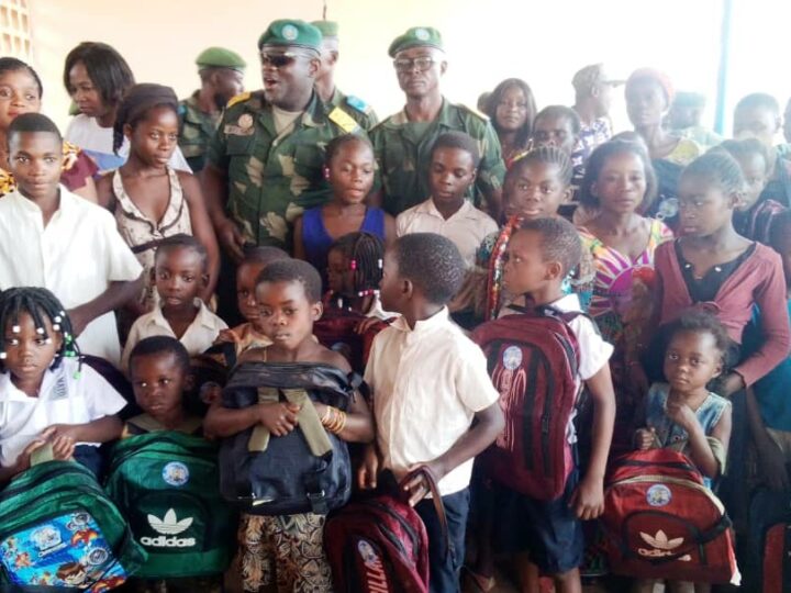 Lualaba: Remise des kits scolaires aux enfants des militaires de Nzilo