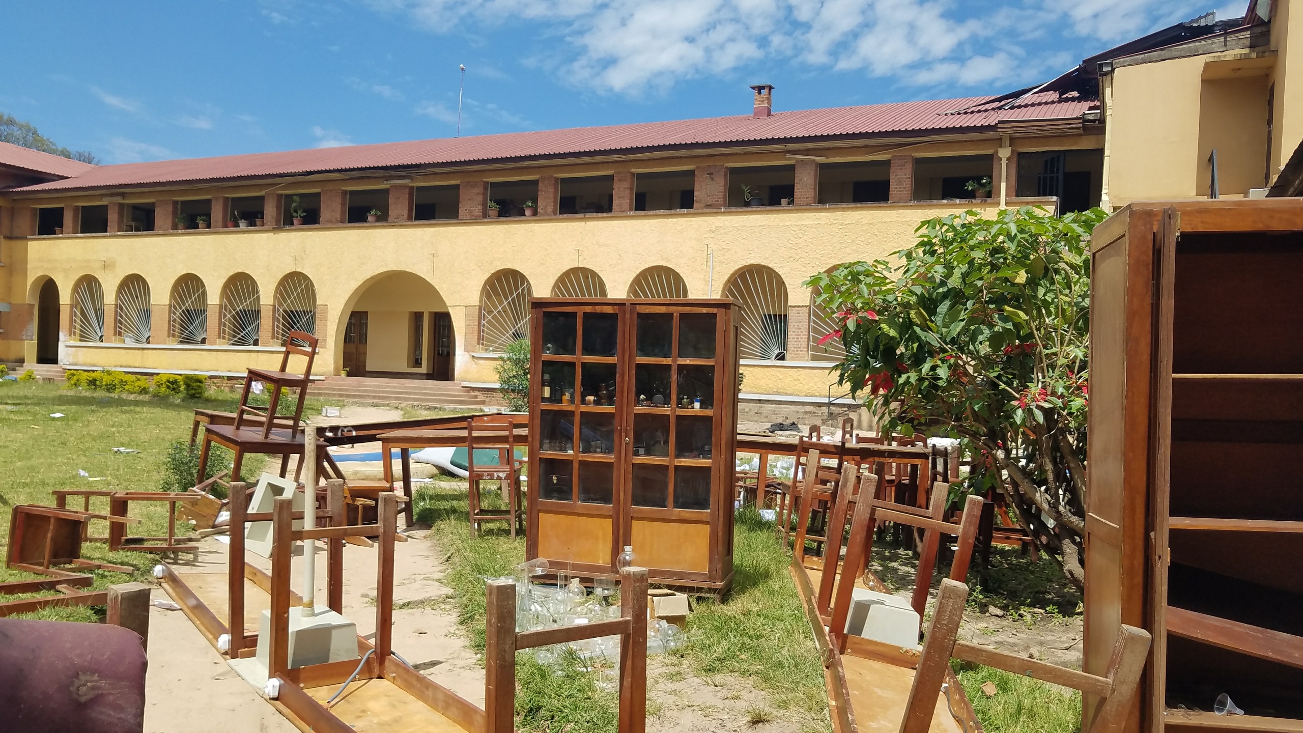 Kolwezi: L’Assemblée provinciale présente un bilan actualisé après l’incendie survenu au Lycée Mwanga