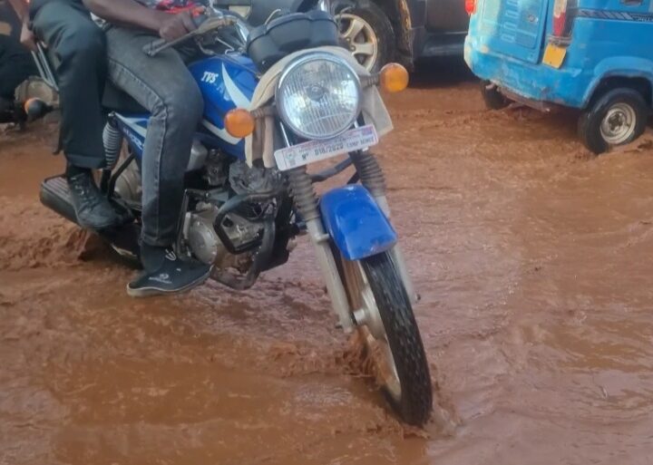 Inondation du marché Moïse: JUSTICIA Asbl exige l’ouverture d’une enquête pour crime environnemental contre CDM