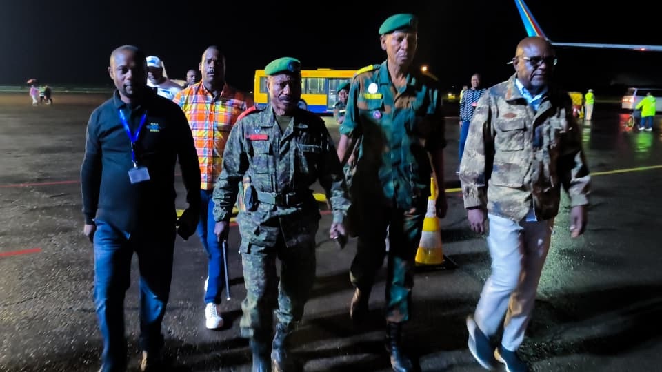 Fin de l&rsquo;imbroglio : le Général Eddy Kapend de retour à Lubumbashi après un séjour privé à Kinshasa