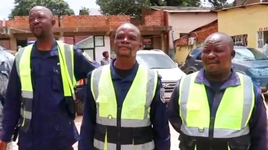 Haut-Katanga : Trois policiers aux arrêts à Lubumbashi après une vidéo virale de rançonnage