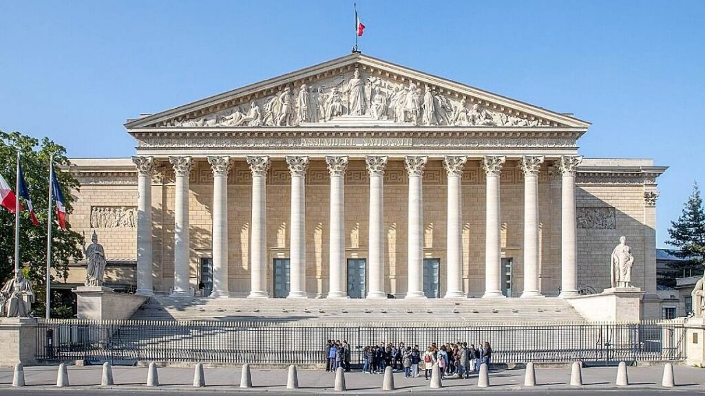 France : L&rsquo;Assemblée nationale adopte la loi qui autorise « l&rsquo;aide à mourir »