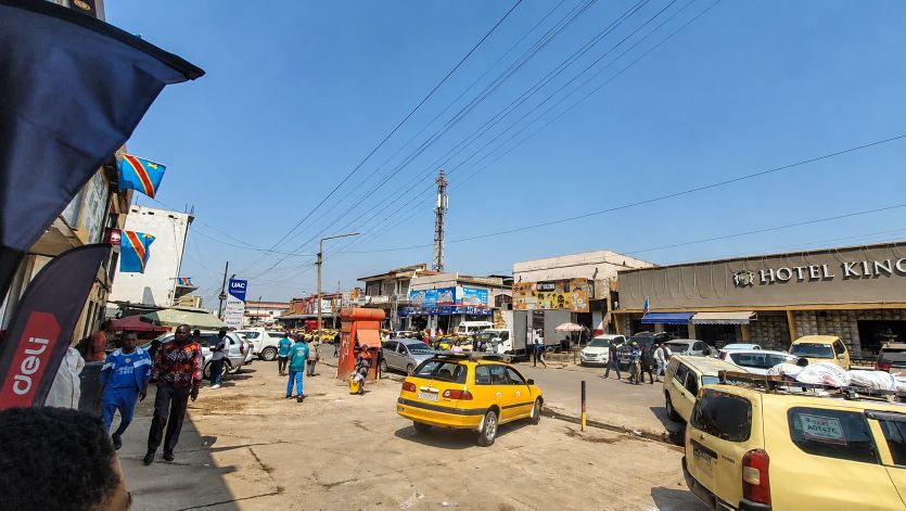 Lubumbashi : Les interpellations liées au port des cheveux longs au centre-ville suscitent des interrogations