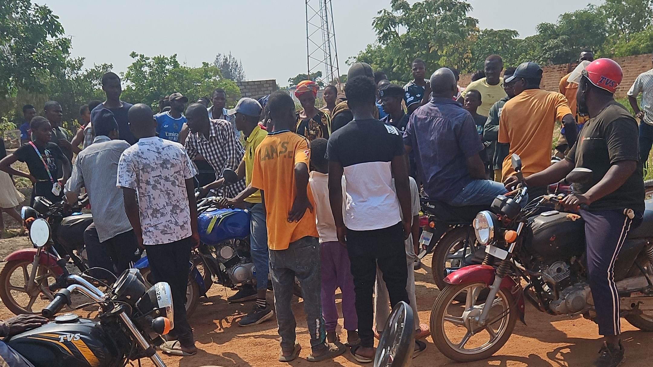 Insécurité à Lubumbashi : Un jeune homme échappe de justesse à la justice populaire au Golf Maisha après un vol de matériels